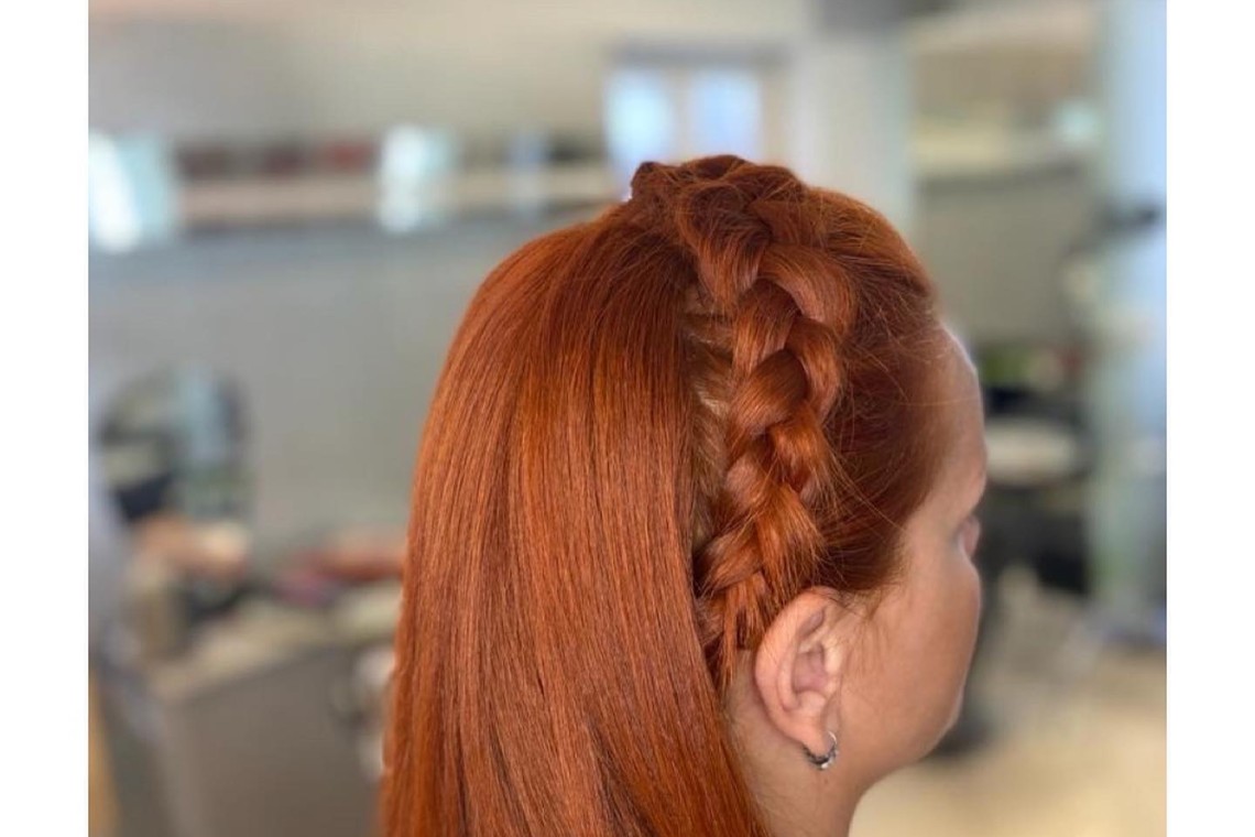 Bakrena boja kose s pletenicom, Frizerski salon GLOSS